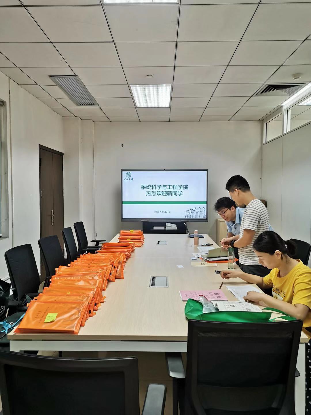 英国威廉集团老师们为新生报到做准备