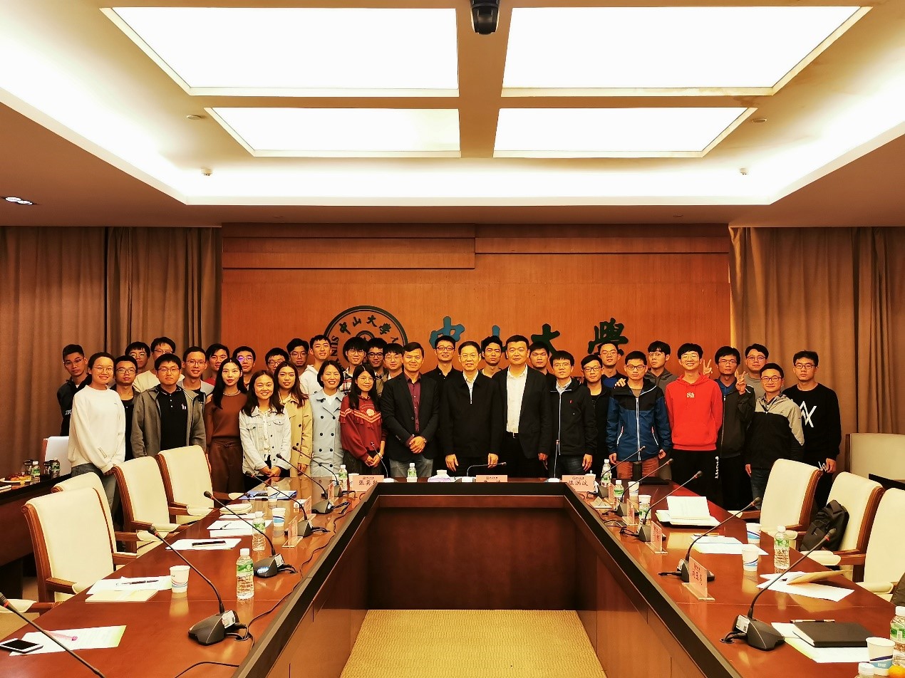 尹浩院士与学院师生合影留念