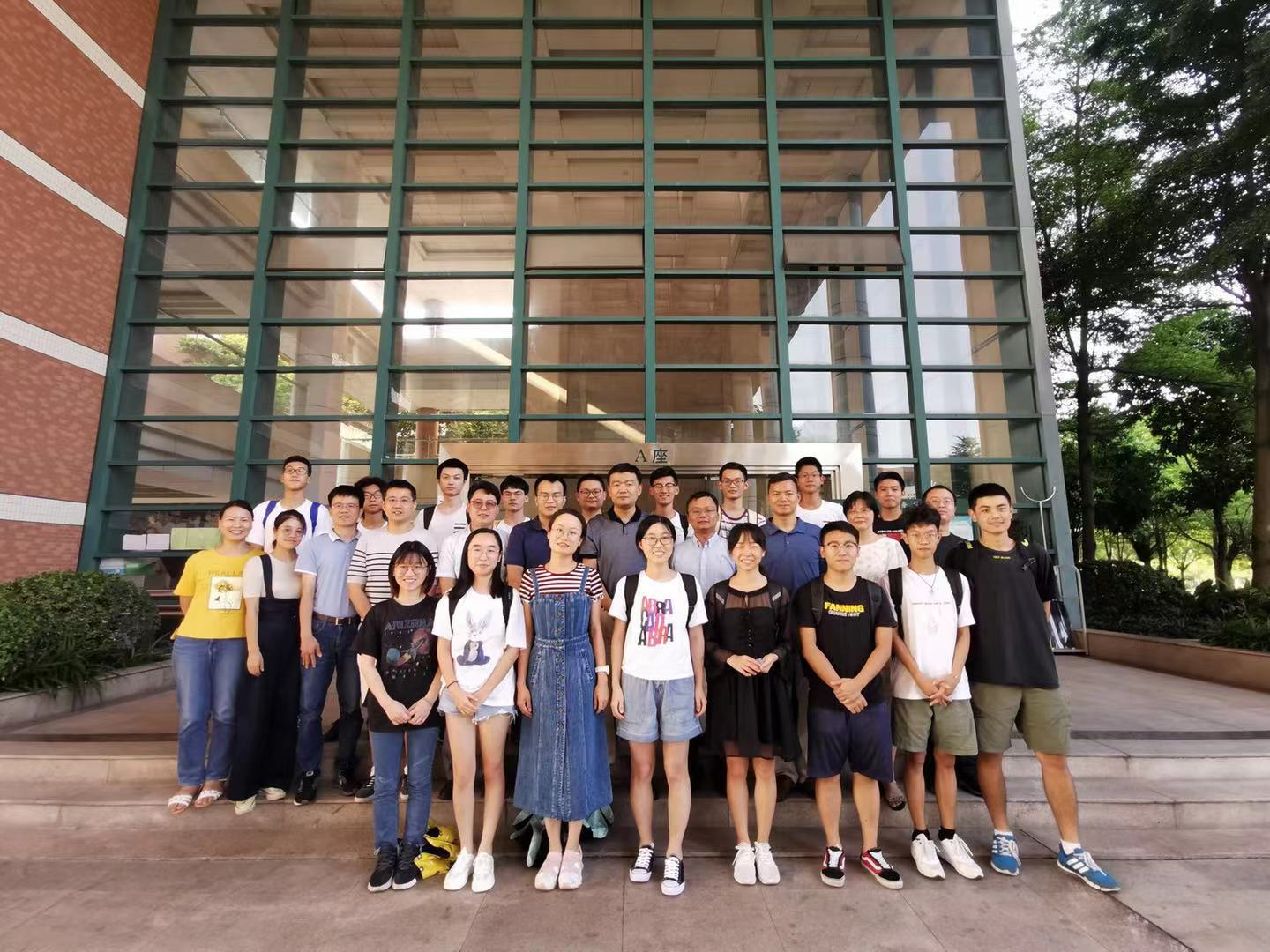 （学院师生教师节合影留念）